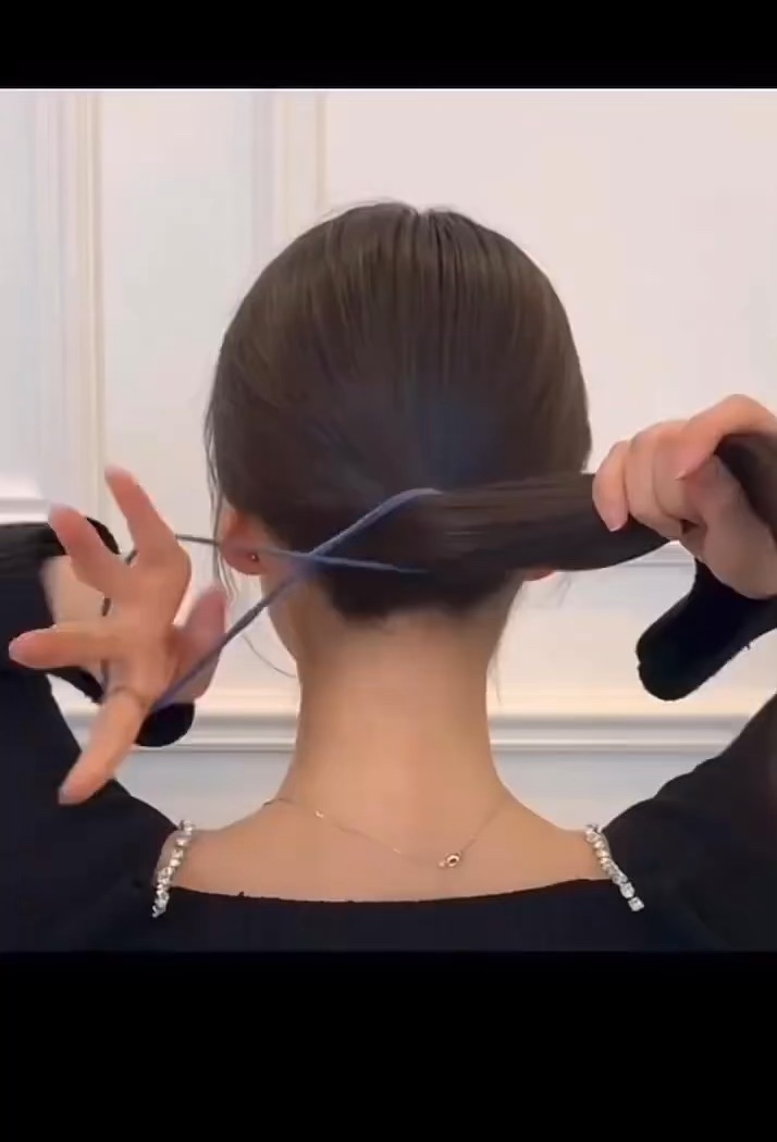 エメ ロックホールドスプレー/ロレッタ/ヘアスプレーの動画クチコミ1つ目