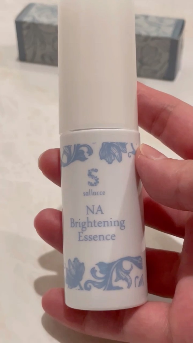 NA ブライトニングエッセンス/sallacce/美容液の動画クチコミ1つ目