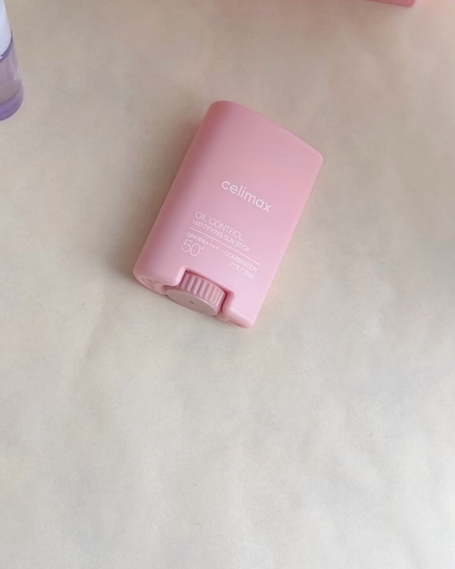 OIL CONTROL MATTIFYING SUN STICK/celimax/日焼け止めスティックを使ったクチコミ（3枚目）