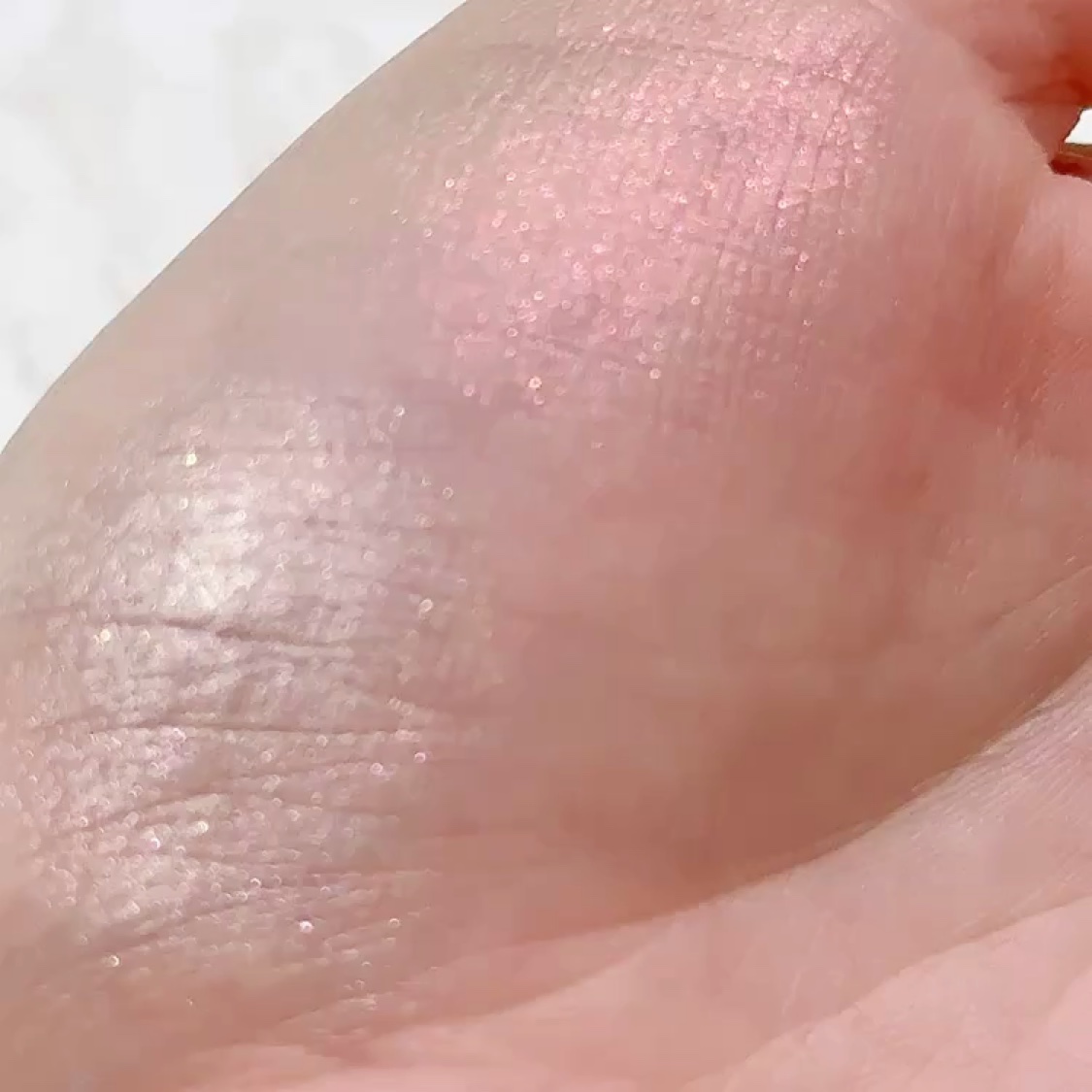 フィー グリッツストーンハイライター/fwee/パウダーハイライトを使ったクチコミ（3枚目）