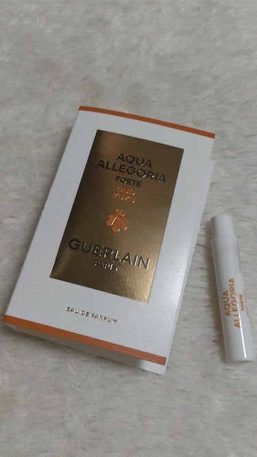 GUERLAIN　アクア アレゴリア ウード ユズ フォルテ


サンプル使用です。

アクアアレゴリアシリーズの新し目のオードパルファムです。

ウードユズという名前の通りの香りがしますが、吹きたては