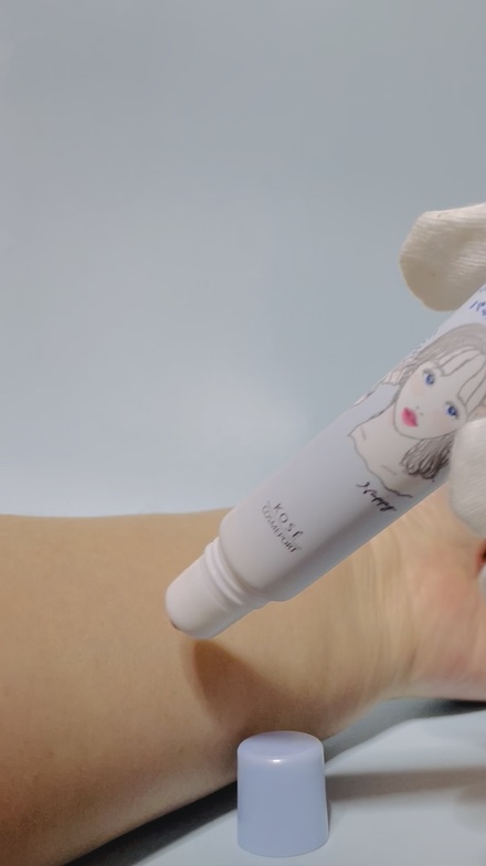 ごめんね素肌　無垢美ちゃんアイセラム/クリアターン/アイケア・アイクリームの動画クチコミ1つ目