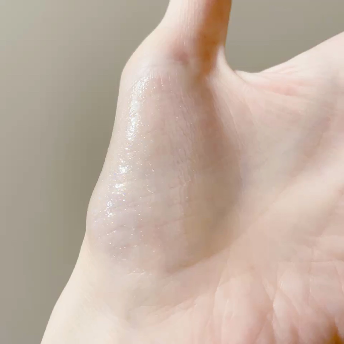 エッセンスグラマラスルージュ/マキアージュ/リップグロスの動画クチコミ2つ目