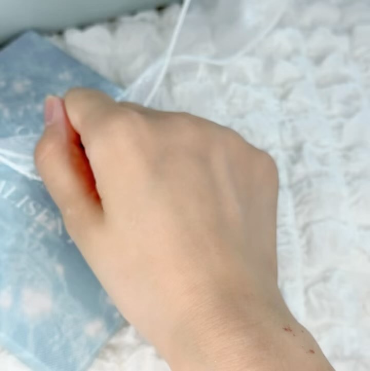 プラチナエッセンス/アクアヴィーナス/美容液の動画クチコミ1つ目