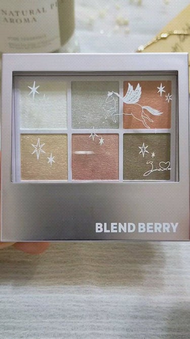 オーラクリエイション 104 ホワイトベリー＆フローズンピンク(ホリデー限定カラー)/BLEND BERRY/アイシャドウパレットを使ったクチコミ（1枚目）