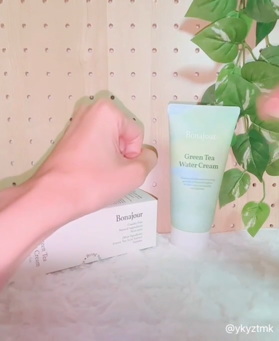 グリーンティーウォーターボム/Bonajour/フェイスクリームを使ったクチコミ（2枚目）