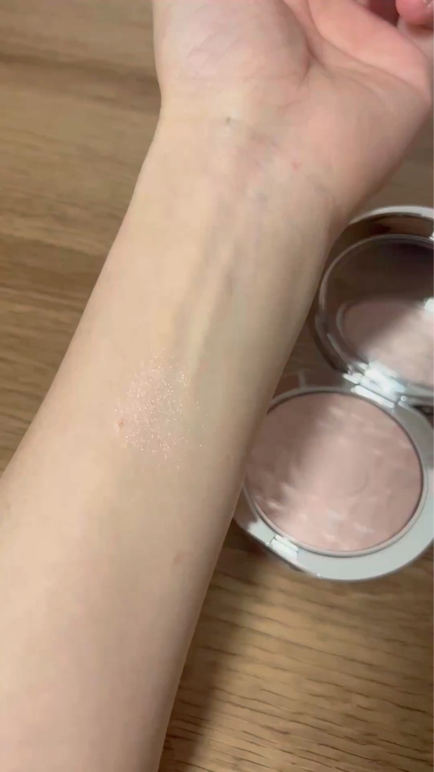 Dior ディオールスキン フォーエヴァー グロウ ルミナイザーのクチコミ「
🐈‍⬛ディオールスキン フォーエヴァー グロウ ルミナイザー03ピンク ヘイロー🐾


パケ.....」（3枚目）