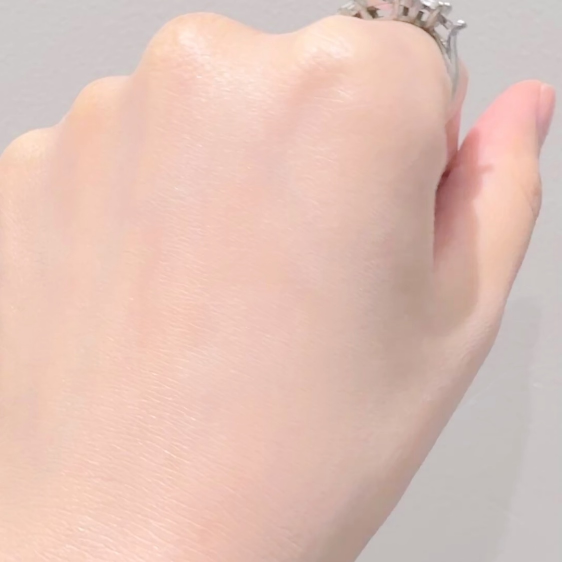 オールアワーズ リキッド グロウ/YVES SAINT LAURENT BEAUTE/リキッドファンデーションの動画クチコミ2つ目