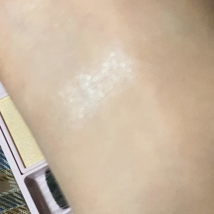 パウダーブラッシュ/DAISY DOLL by MARY QUANT/パウダーチークの動画クチコミ1つ目