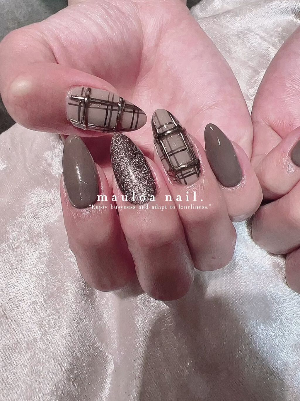 #パールネイル,#ネイル,#ビジューネイル,#アートネイル,#秋ネイル,#ミラーアートネイル,#チェック柄ネイル,#オータムネイル,#ジュエリーネイル,#ミラーネイル,#手書きアートネイル,#マスタードネイル,#ブラウンネイル,#リングネイル,#秋ネイルのネイルデザイン