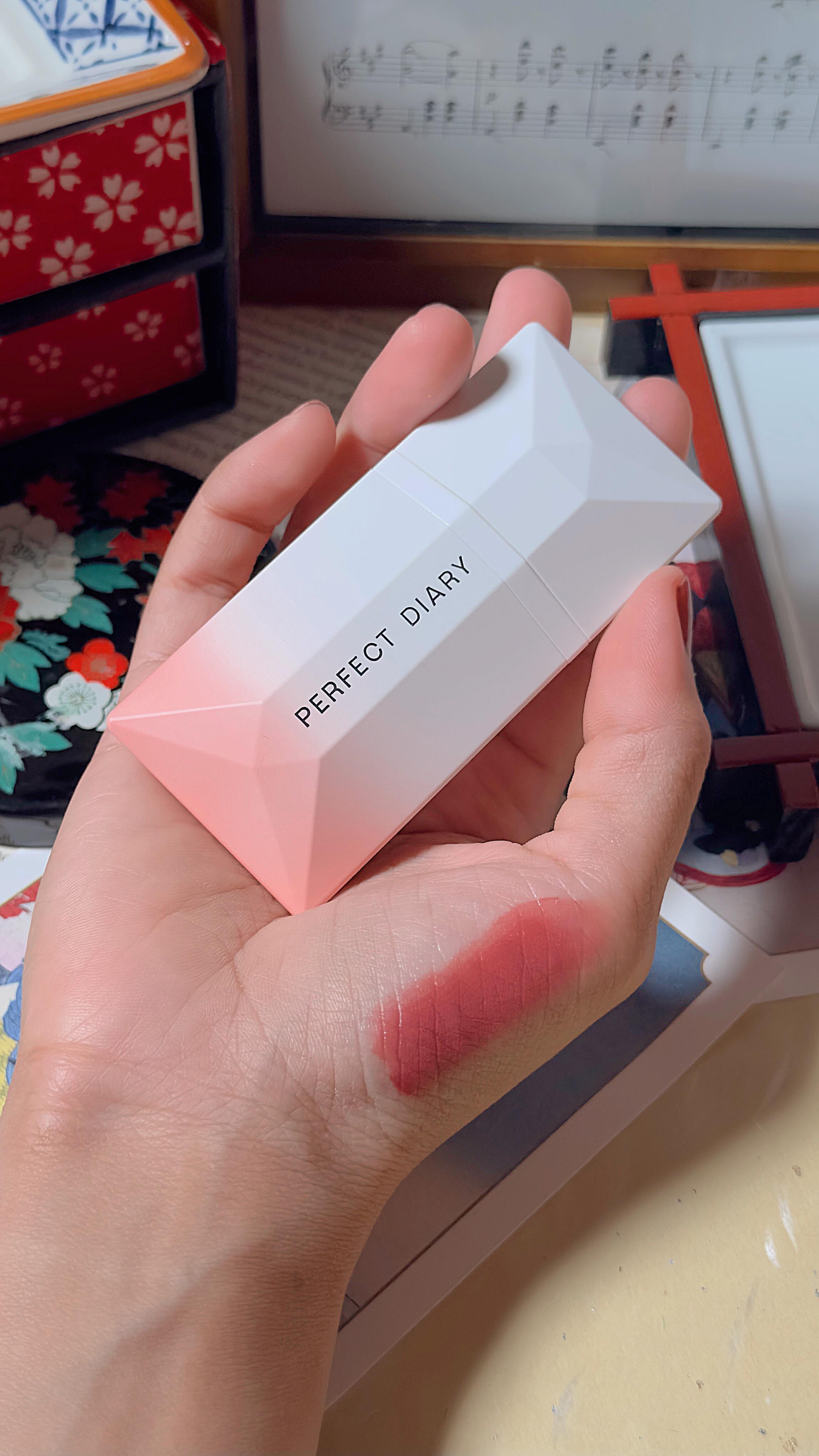 READ ME ウェイトレス ベルベット リップ ステイン「IN LOVE」シリーズ/PERFECT DIARY/口紅の動画クチコミ1つ目