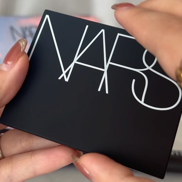 ライトリフレクティング プリズマティックパウダー/NARS/プレストパウダーを使ったクチコミ（3枚目）