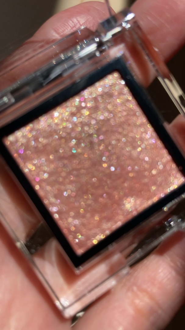 アディクション ザ アイシャドウ スパークル/ADDICTION/単色アイシャドウの人気ショート動画