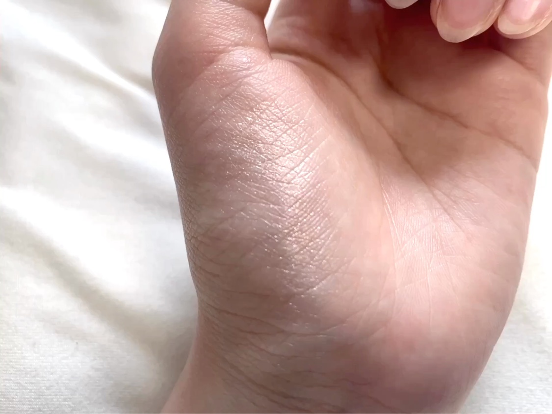 フィー グリッツストーンハイライター/fwee/パウダーハイライトの動画クチコミ4つ目