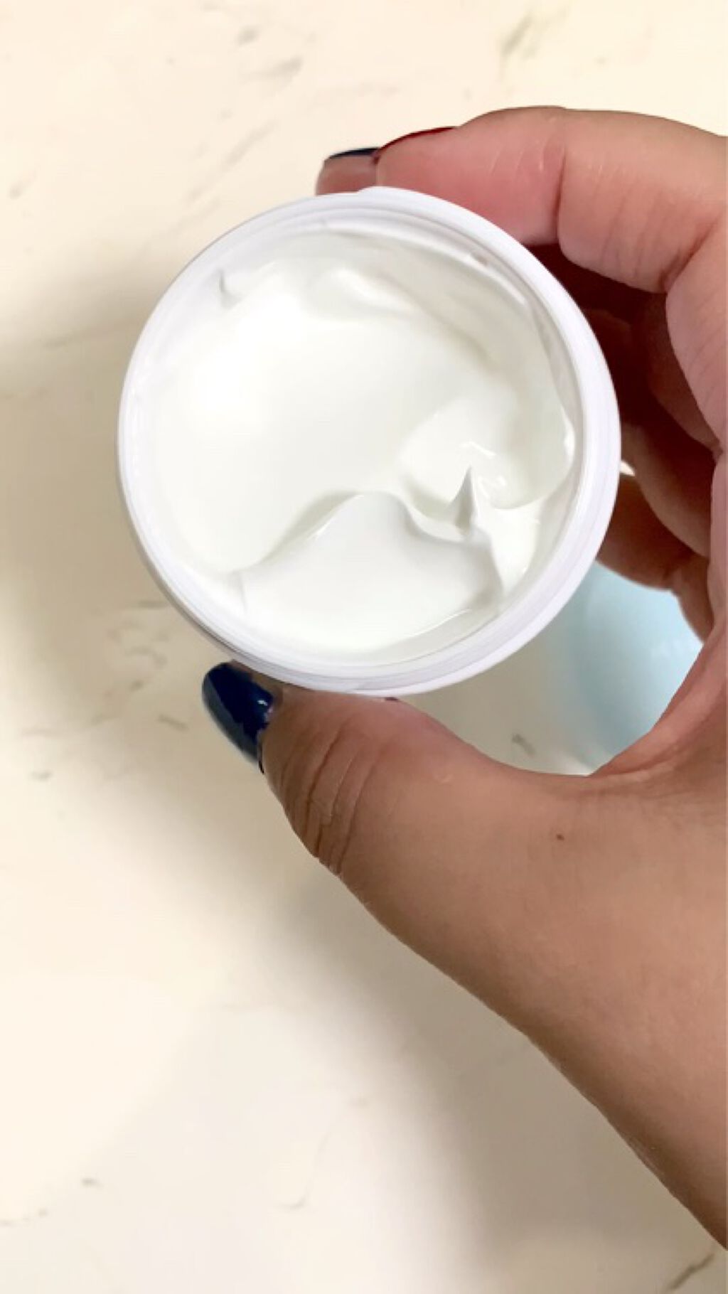 トーンアップシュークリーム/MILCOTT/フェイスクリームの動画クチコミ2つ目