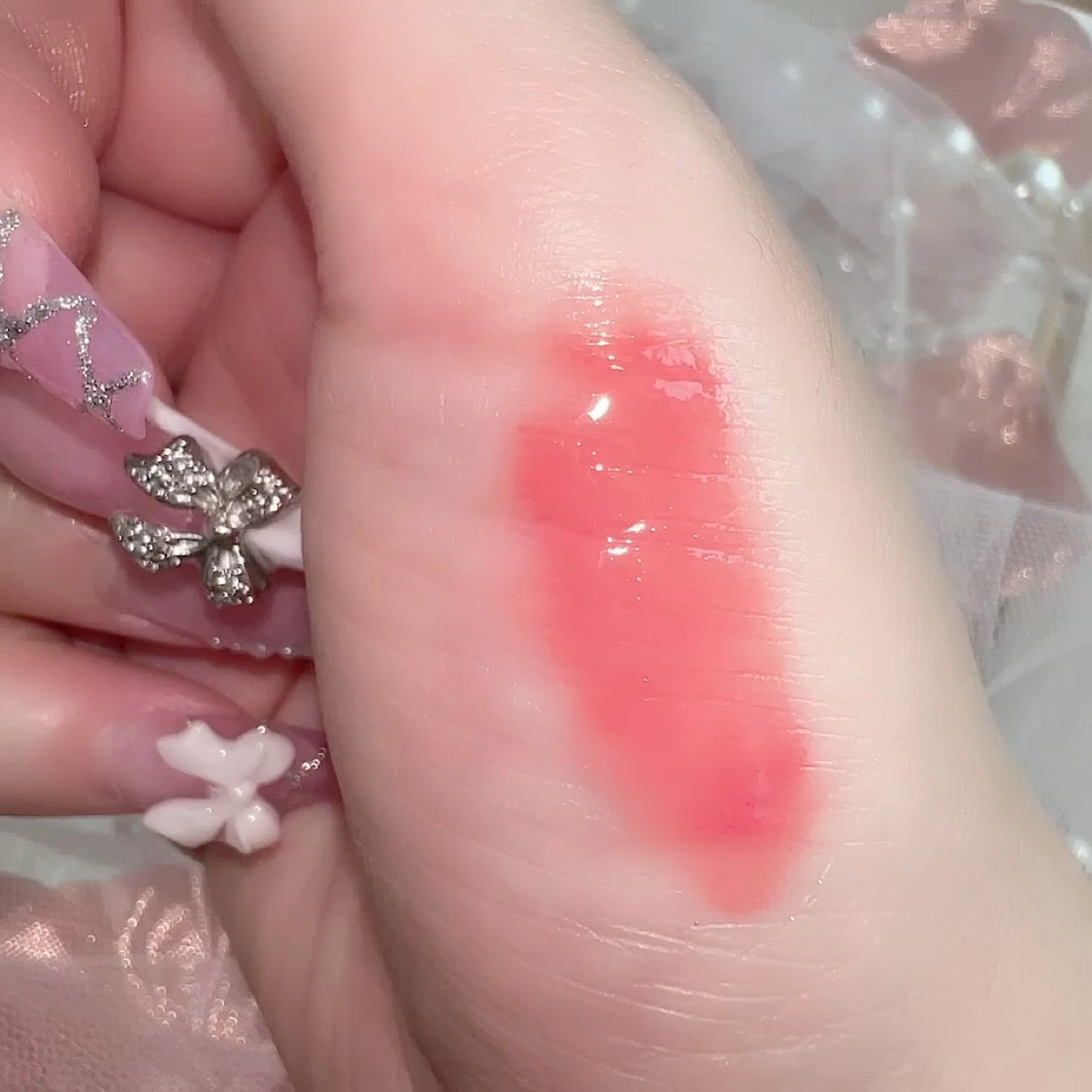 ミッドサマーフェアリーテイルズコレクションリップラッカー/FlowerKnows/口紅の動画クチコミ1つ目