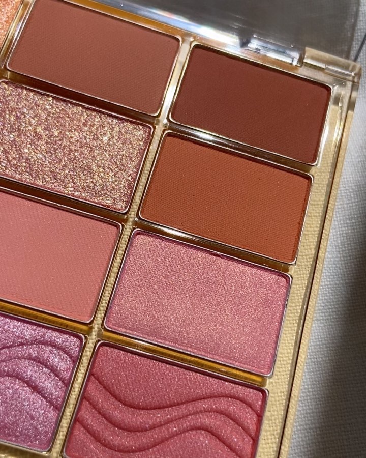 ソフトブラーリングアイパレット/wakemake/アイシャドウパレットを使ったクチコミ（2枚目）