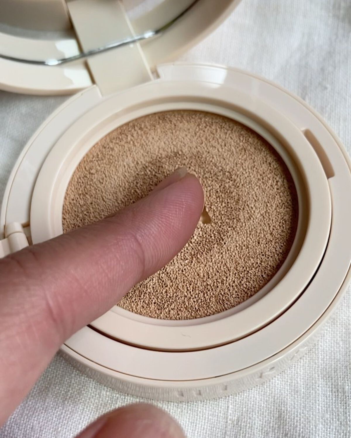 スキン ラディアント グロウ クッション/HERA/クッションファンデーションの動画クチコミ1つ目