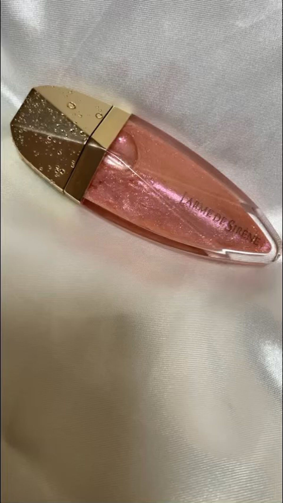 人魚之水（LARME DE SIRENE） マーメイドウォーターメタモルフォシスリップグレーズシリーズのクチコミ「まるでマーメイドの鱗？！

✂ーーーーーーーーーーーーーーーーーーーー

人魚之水
LARME.....」（1枚目）