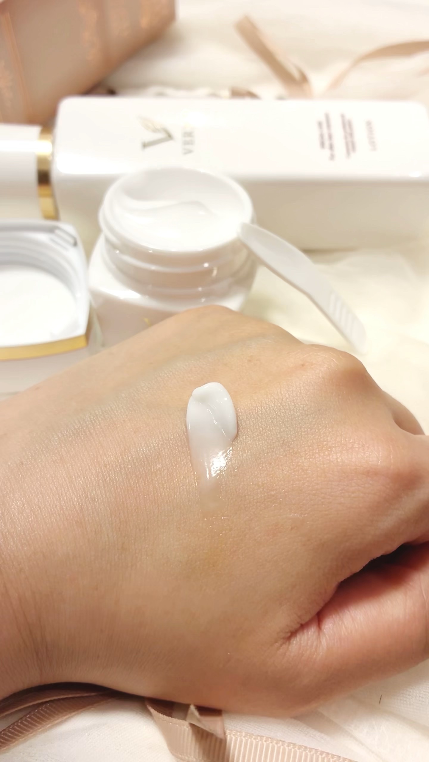 VERNO SKIN クリーム〈医薬部外品〉/VERNO SKIN CARE/フェイスクリームの動画クチコミ1つ目