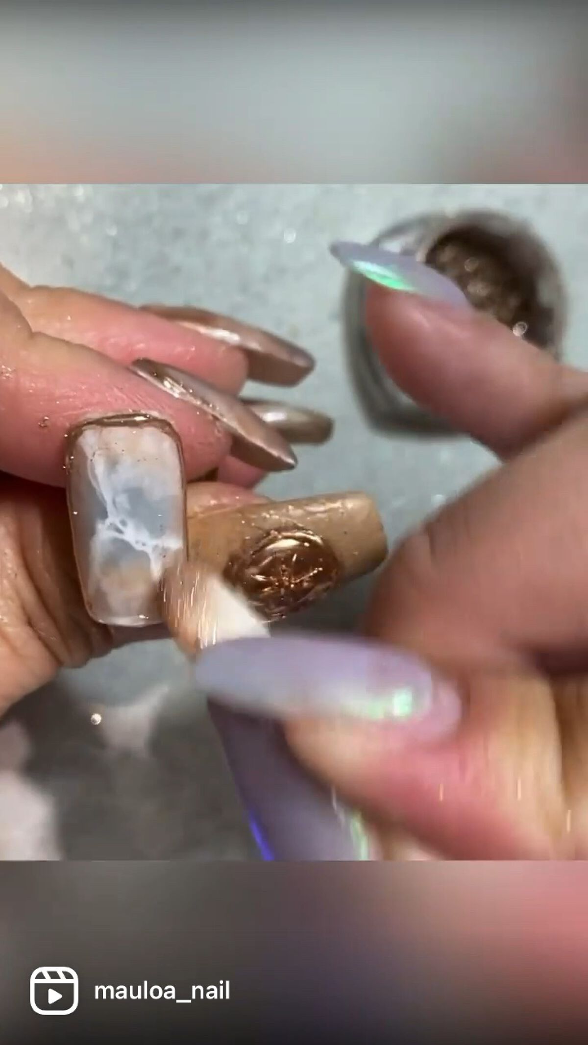 #くすみブルーネイル,#ネイル,#アートネイル,#大理石ネイル,#ミラーアートネイル,#アシメネイル,#ブルーネイル,#ネイビーネイル,#タイダイネイル,#ミラーネイル,#手書きアートネイル,#シルバーネイル,#ミラーネイル,#シルバーアクセネイル,#春ネイル,#天王寺ネイルのネイルデザイン