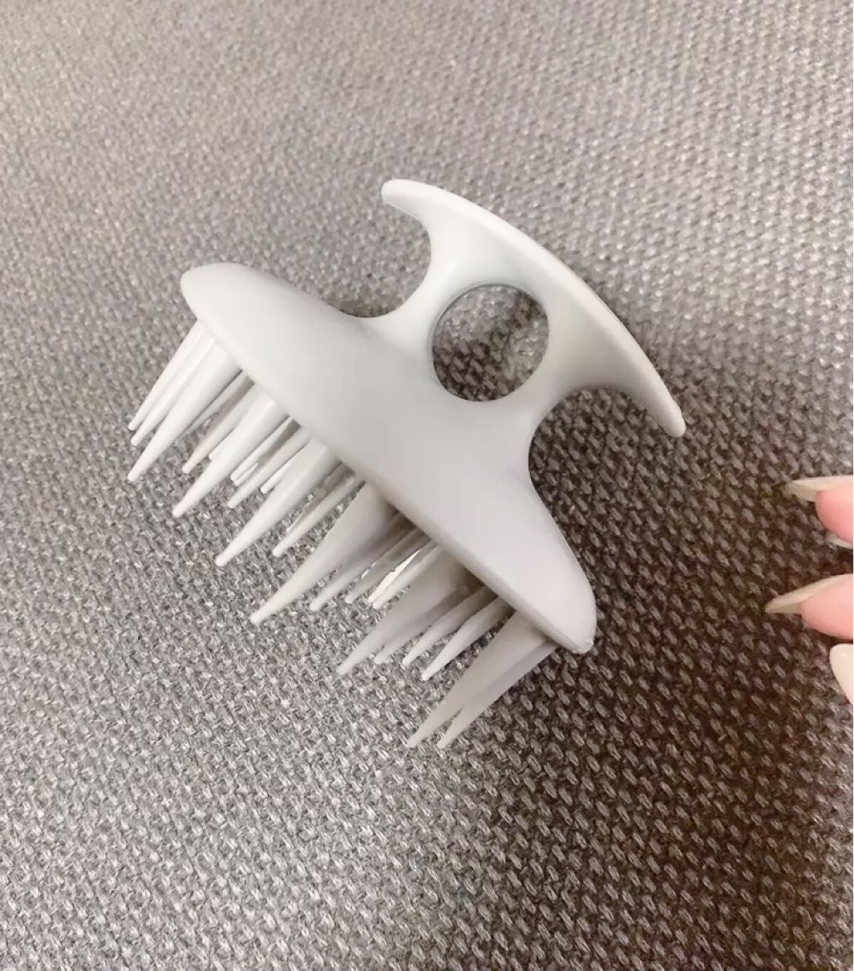 Vess スカルプビュートシャンプーブラシ(ハードタイプ) BEA-1201/ベス/スカルプブラシの動画クチコミ1つ目