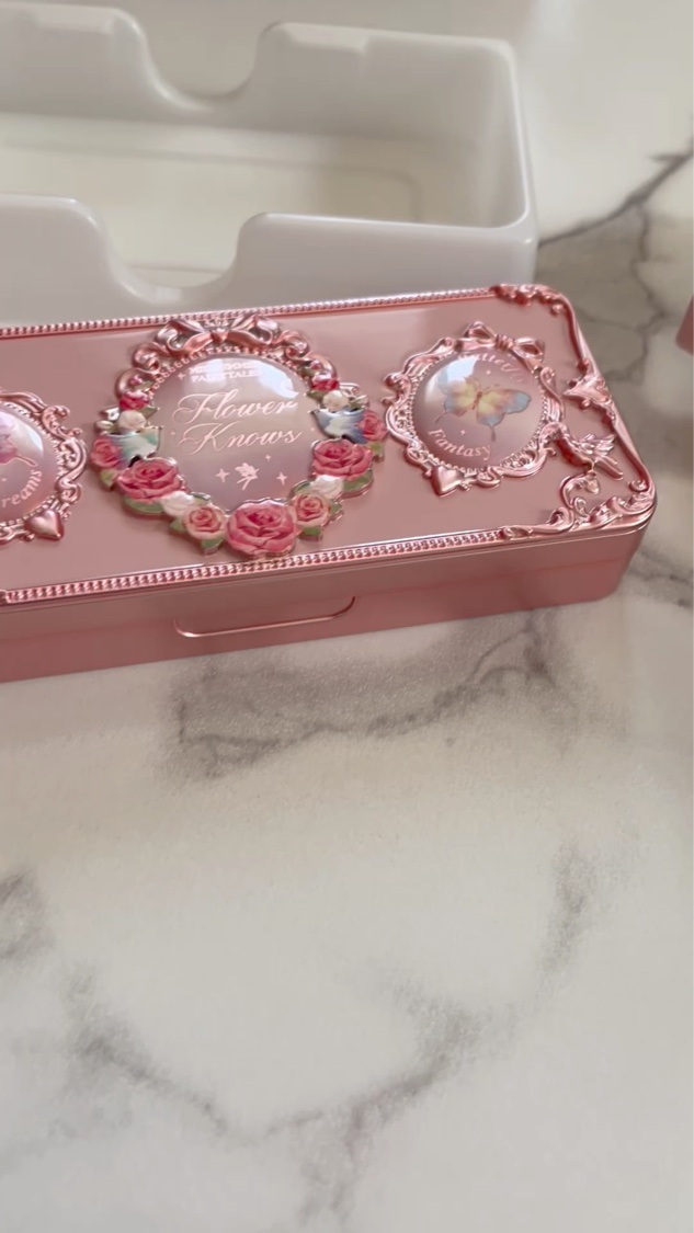 FlowerKnows ミッドサマーフェアリーテイルズ コレクション アイブロウパウダーパレットのクチコミ「FlowerKnowsミッドサマーフェアリーテイルズ コレクション アイブロウパウダーパレット.....」（2枚目）