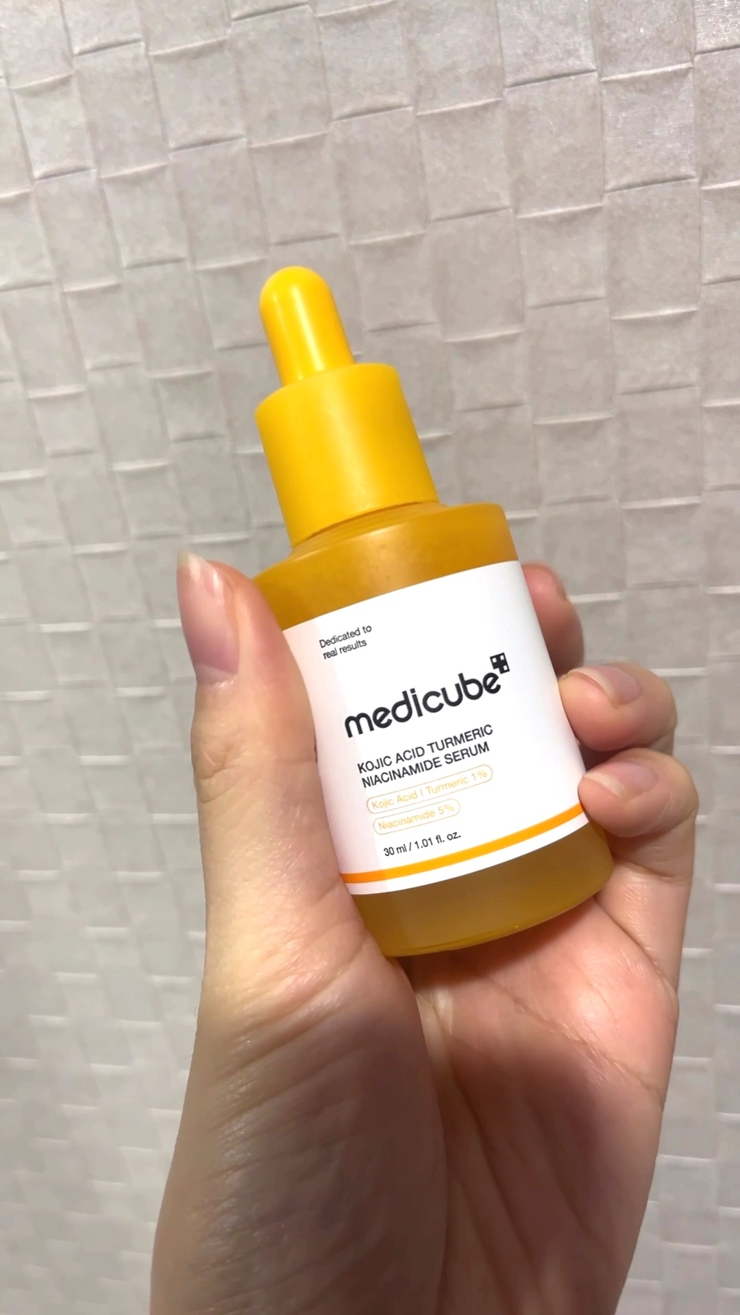 コウジ酸ビタナイアシンセラム/MEDICUBE/美容液を使ったクチコミ（1枚目）