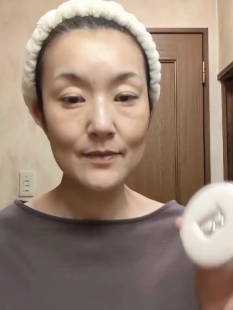 エッセンス スキン デュー クッション/BANILA CO/クッションファンデーションの動画クチコミ3つ目