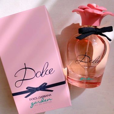DOLCE&GABBANA BEAUTY DOLCE GARDEN EAU DE PARFUM（ドルチェガーデン オードパルファム）のクチコミ「プレゼントで頂いた香水です😍

置いておくだけでも満足出来ちゃうぐらい、ボトルが凄く可愛いです.....」（1枚目）