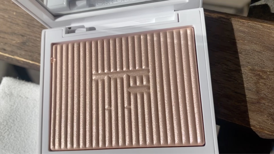 ソレイユ ネージュ グロウ ハイライター/TOM FORD BEAUTY/パウダーハイライトの動画クチコミ4つ目