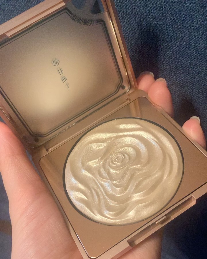 双花彫刻 ハイライト/花西子/パウダーハイライトを使ったクチコミ（2枚目）