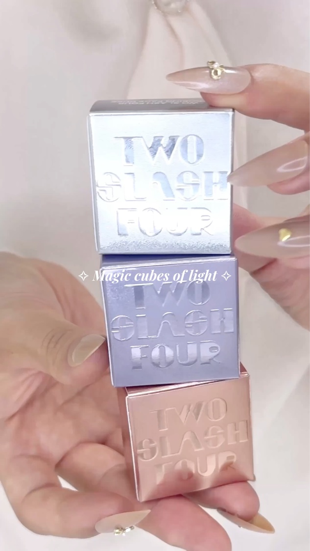 ストロビングフェイスキューブ/TWO SLASH FOUR/ハイライトを使ったクチコミ（1枚目）