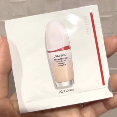 みち🫡です。

【SHISEIDO】エッセンス スキングロウ ファンデーション
220 Linen ／現品7590円

🗣️ バズりにバズりまくっている美容液ファンデ‼️

✔︎ 美容液処方
✔︎ スキ