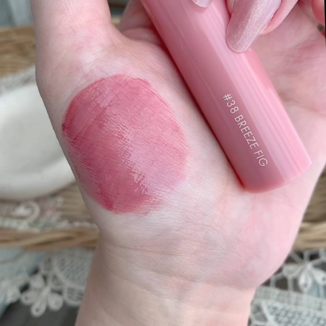 ジューシーラスティングティント/rom&nd/リップティントの動画クチコミ5つ目