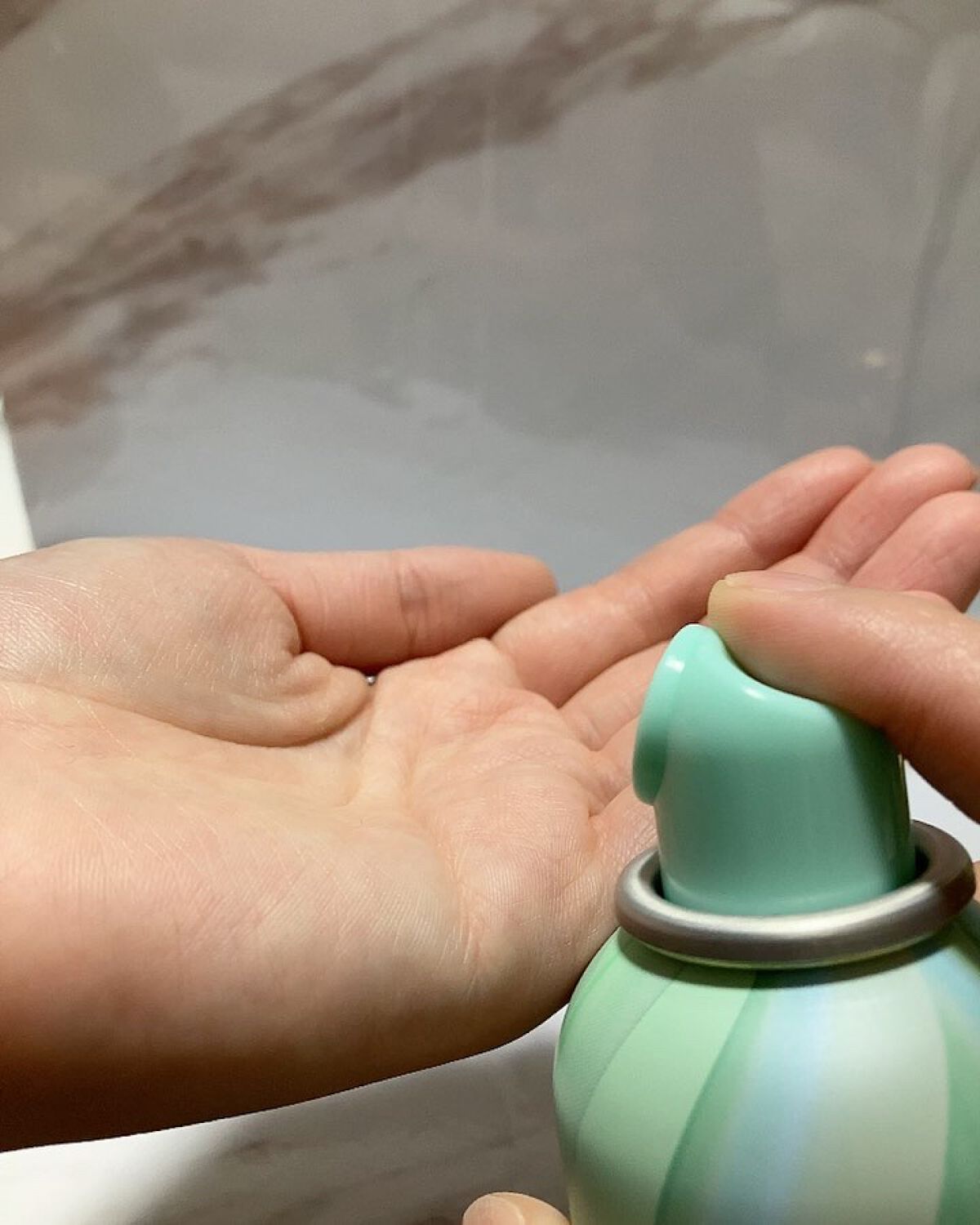 ホイップクリームリペアブースター GREEN MintKiwi/88 by MEDULLA/洗い流すヘアトリートメントの動画クチコミ2つ目