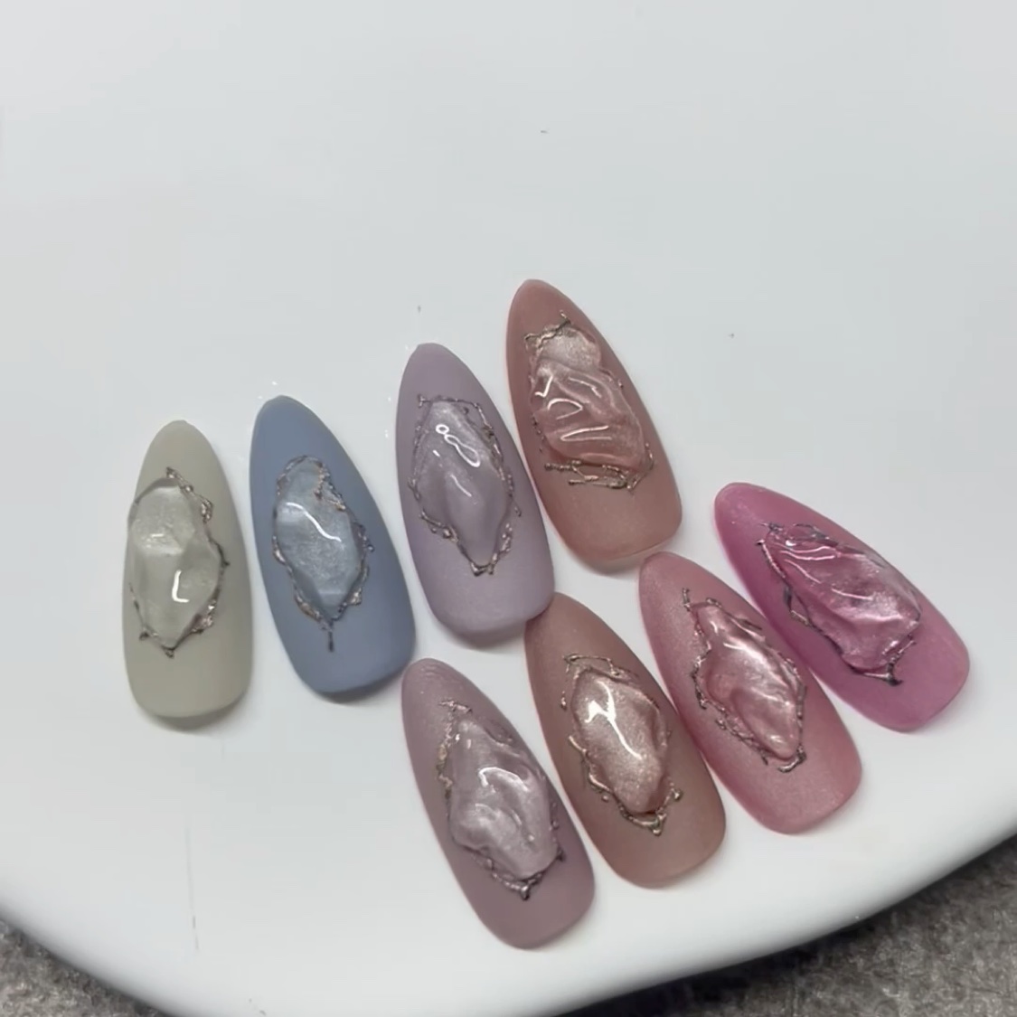 マグネティックアートジェル プレミアムシルキー/mon petit lapin/ジェルネイルの動画クチコミ1つ目