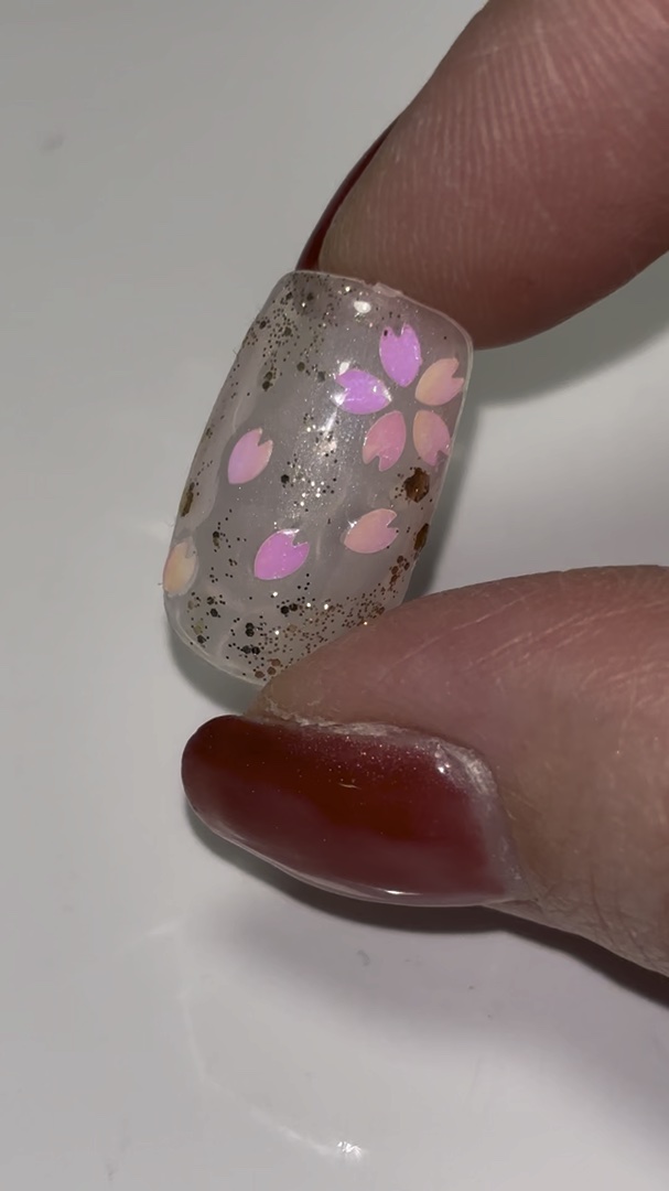 グリッター６個セット/DAISO/ネイルチップ・パーツの人気ショート動画