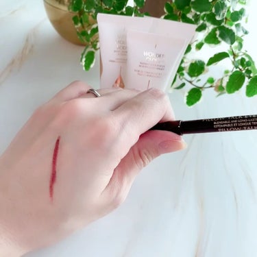 Charlotte Tilbury ピロートーク アイライナーのクチコミ「\これからの季節にオススメカラー/

👀製品名がなまめかしすぎるんですけど、そんなアン.....」（2枚目）