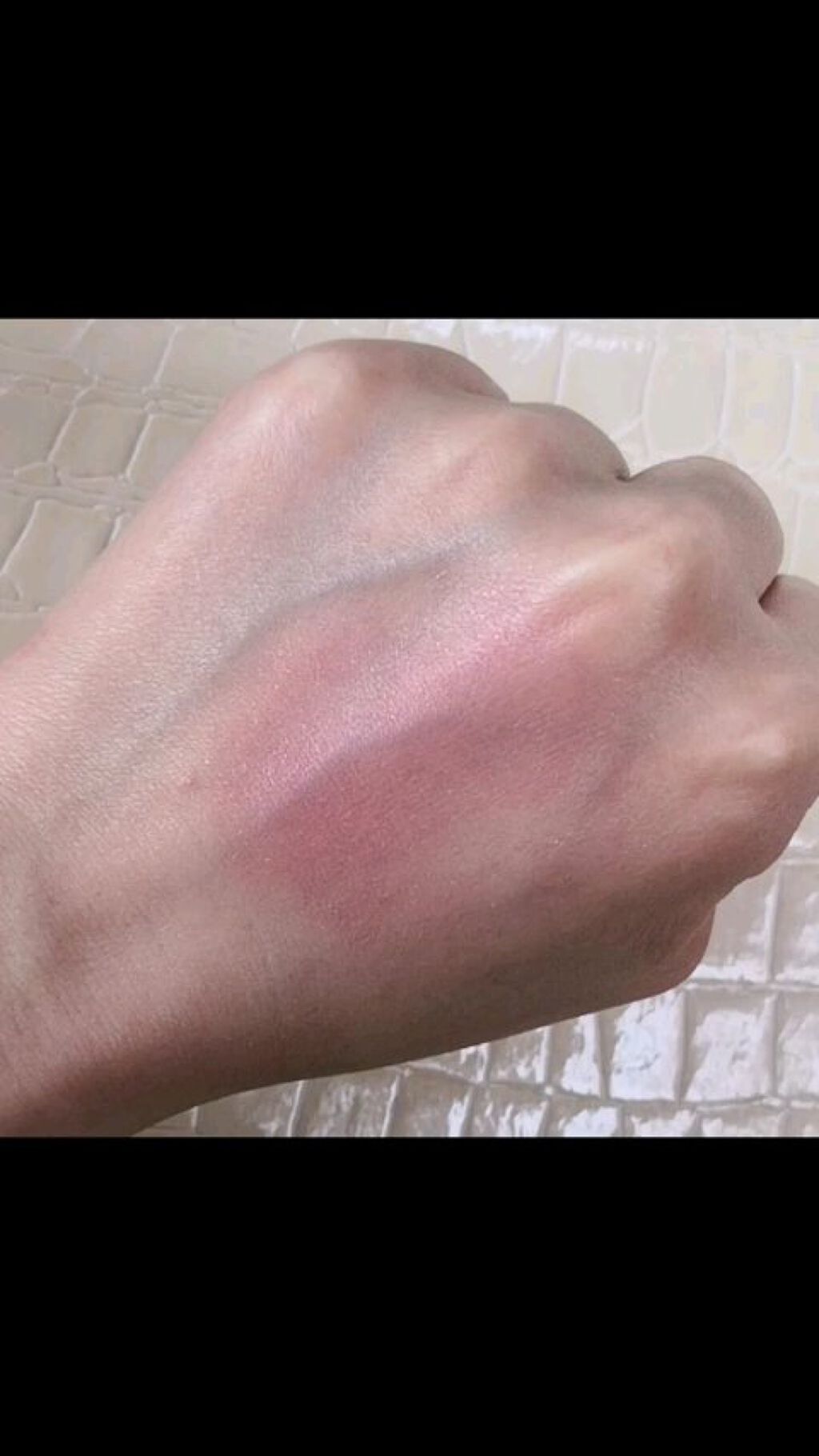 ポンポンミネラルチーク/エトヴォス/パウダーチークの動画クチコミ1つ目