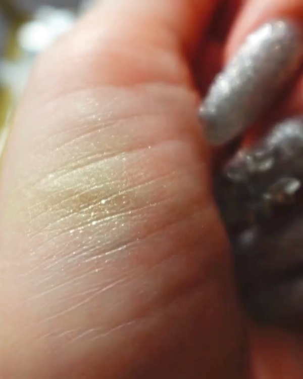 エレガンス プレジール アイズ/Elégance/単色アイシャドウの動画クチコミ1つ目