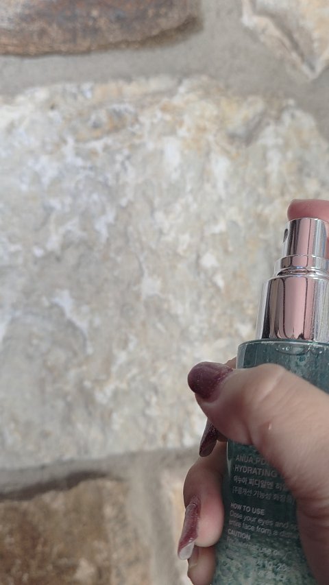 正式名称はPDRNヒアルロン酸ハイドレイティングミスト！このミストの細かさ見えるかい？？？顔面びっちゃりしない超微細ミストだから使いやすくてありがたい🙏🏻💗絶賛Anuaどハマり中🫣 

#アヌア #Anua #PDRNヒアルロン酸ハ