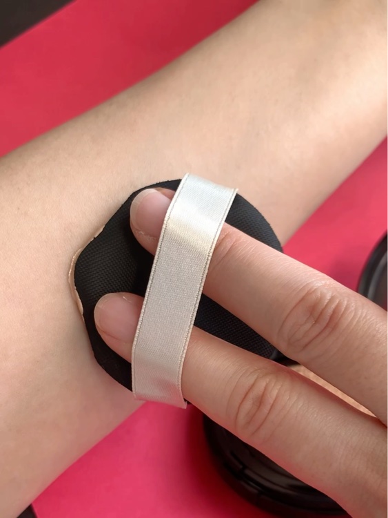 マキアージュ ドラマティックエッセンスクッション グロウのクチコミ「マキアージュさまからいただきました！

カバー力があるファンデだと肌に負担がかかりそうだなぁ….....」（3枚目）