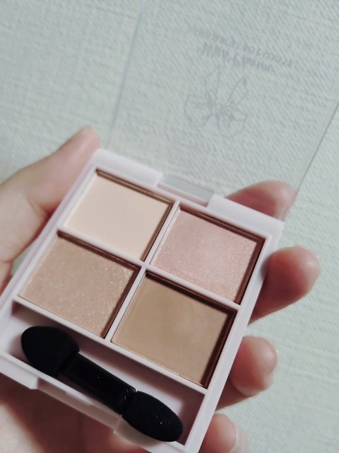 　　　DAISO　&. WithCharm 涙袋パレット