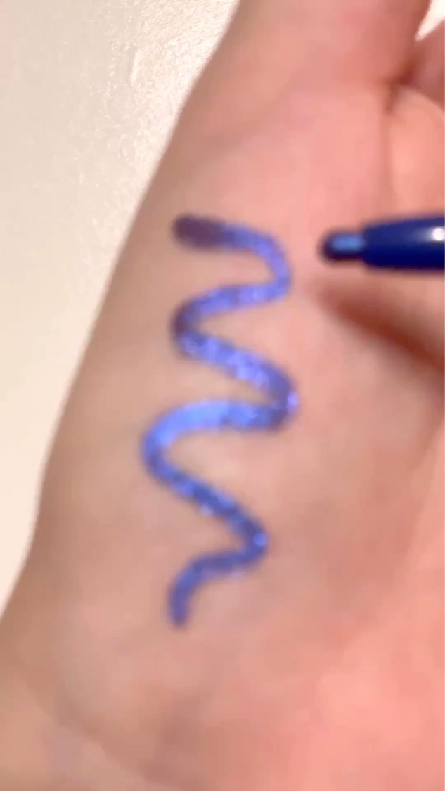 ドロップアイズスティックグリッツ/BLACK ROUGE/スティックアイシャドウの動画クチコミ1つ目