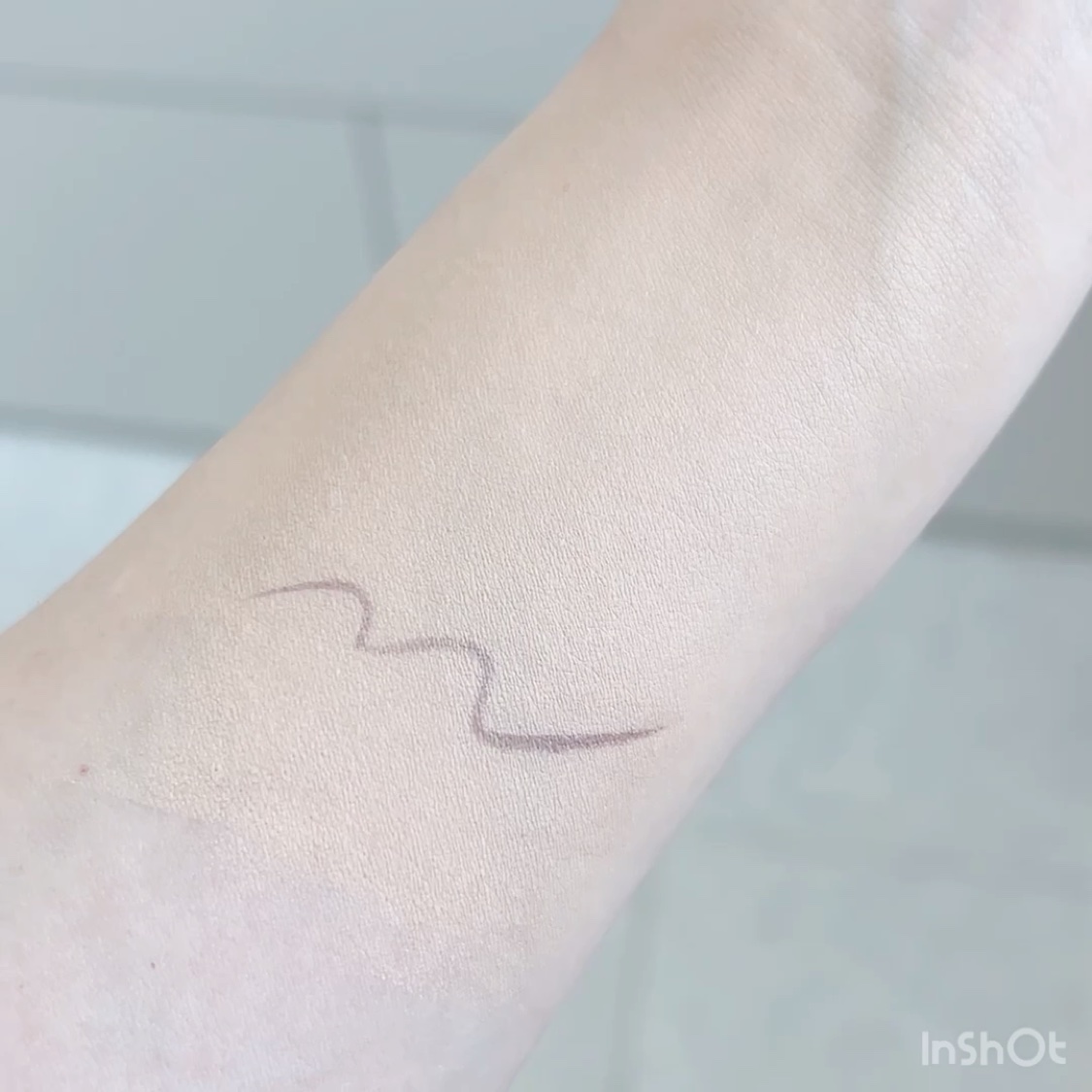 レタッチフィルターファンデーション/H×H/クッションファンデーションの動画クチコミ4つ目