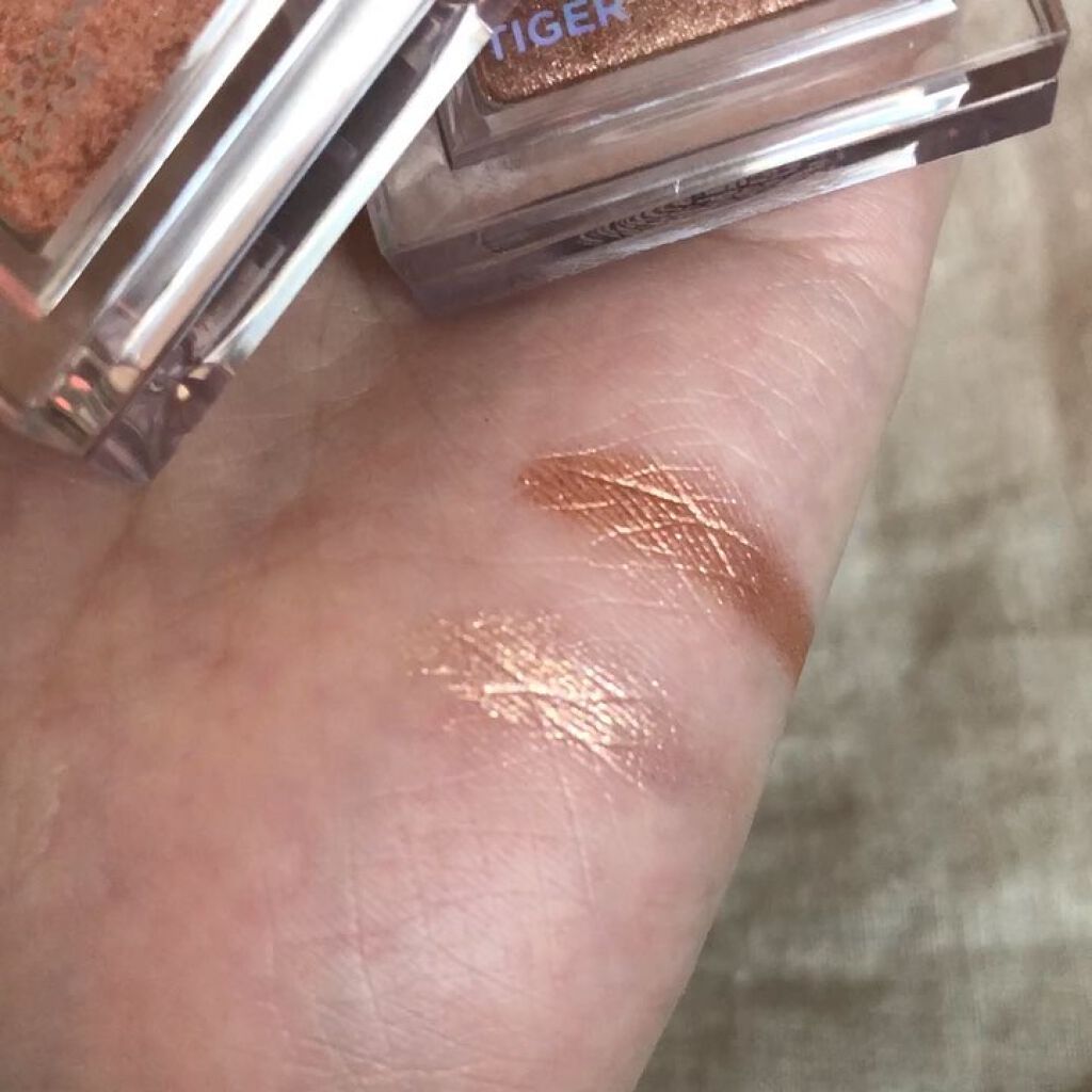 アンコモンタイガー ピースマッチングシャドウ/HOLIKA HOLIKA/単色アイシャドウを使ったクチコミ（3枚目）