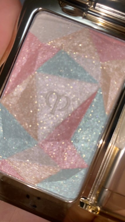 ル・レオスールデクラ /クレ・ド・ポー ボーテ/パウダーハイライトの人気ショート動画