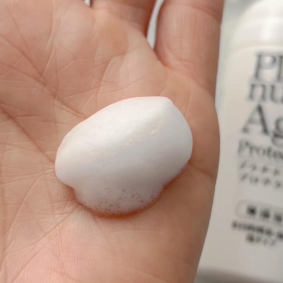 プラチナAg+プロテクター/Chere amie/デオドラント・制汗剤の動画クチコミ4つ目