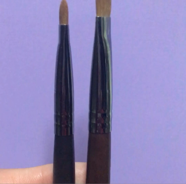 Ancci brush Ebony 26のクチコミ「アイシャドウベースを塗るのに24使用しています。イタチの毛なのでパウダータイプはもちろんリキッ.....」（2枚目）